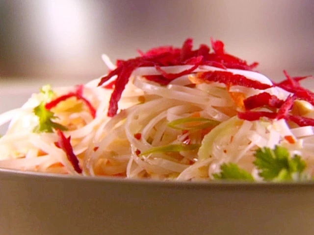 Asian Noodles Recipe | Food Network UK