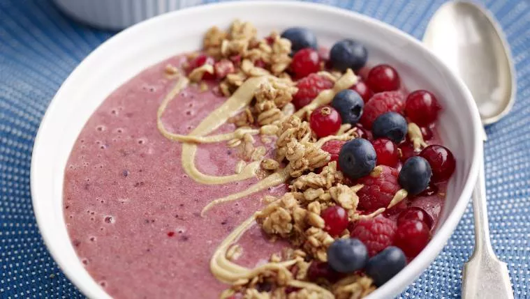 Berry Cashew Smoothie Bowl Recipe | Food Network UK