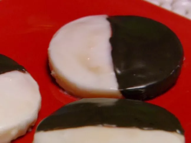 Black and white cookies Recipe | Food Network UK