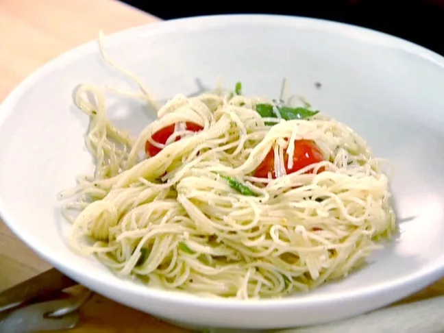 Capellini with Tomatoes and Basil Recipe | Food Network UK