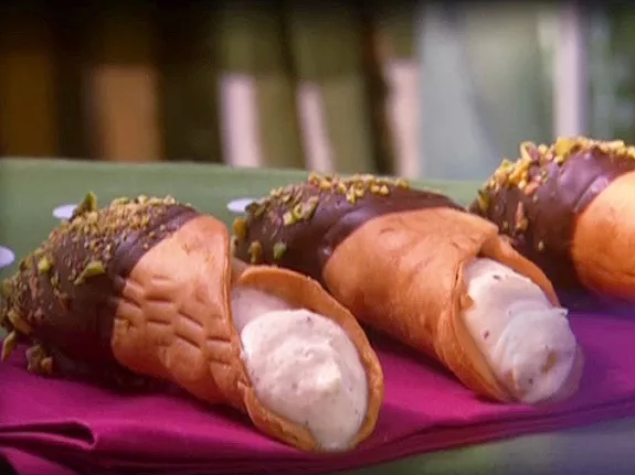 Chocolate dipped cannoli Recipe | Food Network UK