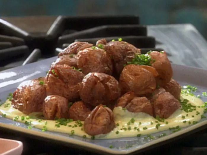 Crispy twice cooked new potatoes with garlic aioli Recipe | Food Network UK