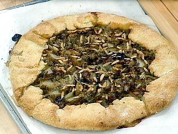 Crostata with apples, walnuts and Gorgonzola Recipe | Food Network UK