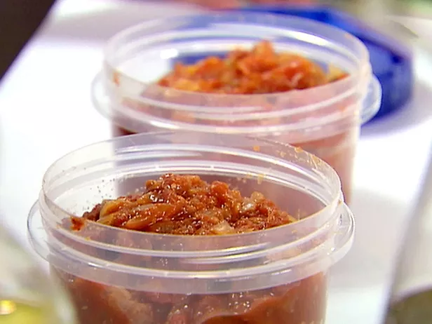 Easy tomato sauce Recipe | Food Network UK