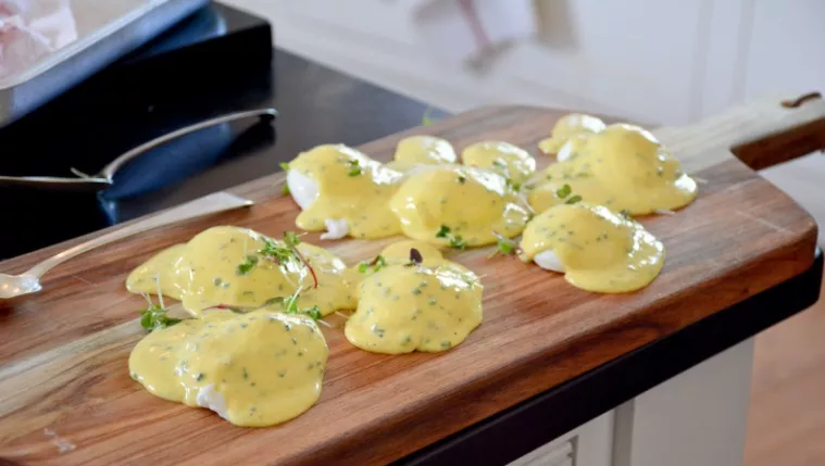Farm Fresh Poached Eggs with Béarnaise Sauce Recipe | Food Network UK