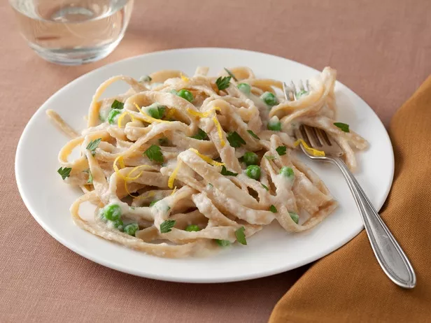 Fettuccine Alfredo Recipe | Food Network UK