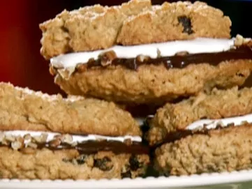 Fluffy oatmeal raisin sandwich cookies Recipe | Food Network UK