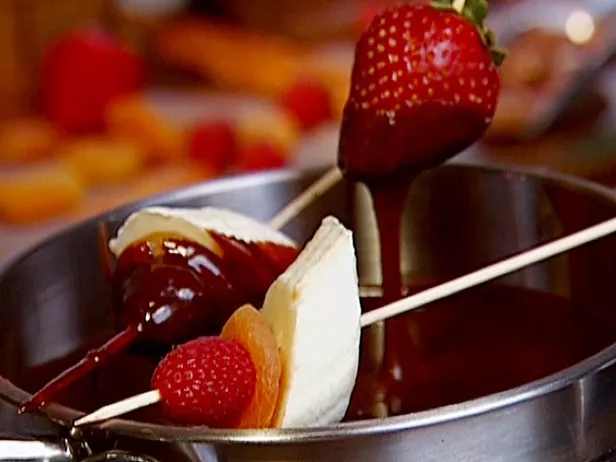 Fruit skewers with chocolate dipping sauce Recipe | Food Network UK