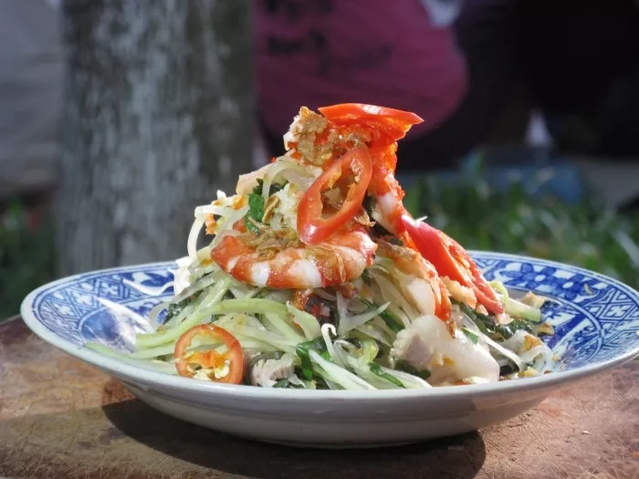 Green papaya salad with prawn & pork Recipe | Food Network UK