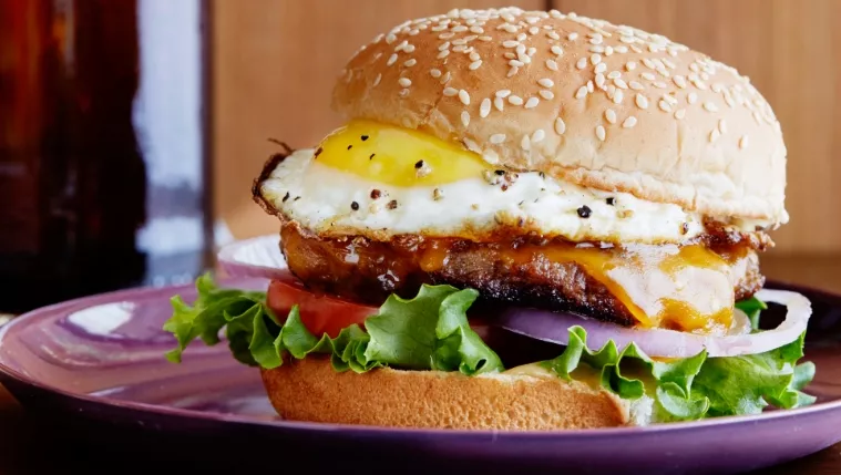20-Minute Hangover Breakfast Sausage-and-Egg Burger Recipe | Food Network UK
