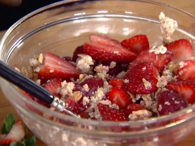 Homemade muesli with red berries Recipe | Food Network UK