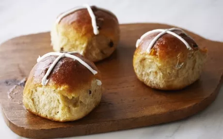 Hot Cross Buns Recipe | Food Network UK