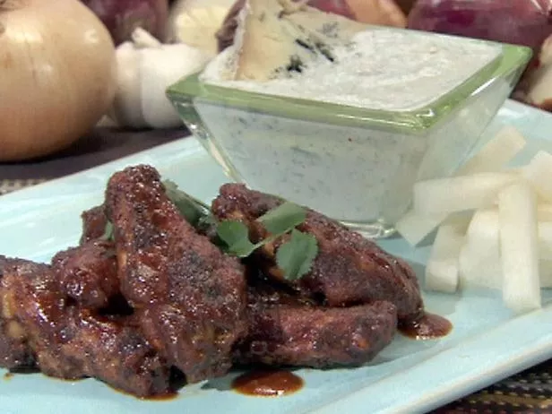Hot wings with blue cheese dip Recipe | Food Network UK