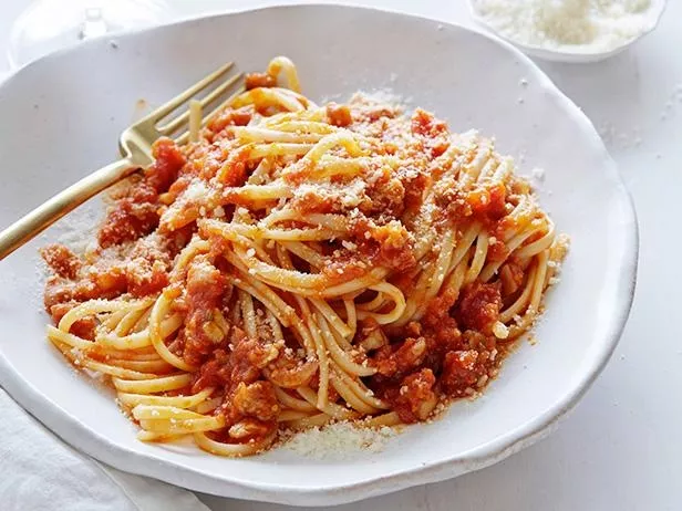 Linguine with Chicken Ragu Recipe | Food Network UK