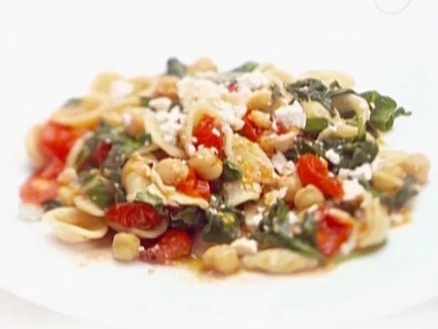 Orecchiette with broccoli rabe, clams and sweet Italian sausage Recipe | Food Network UK