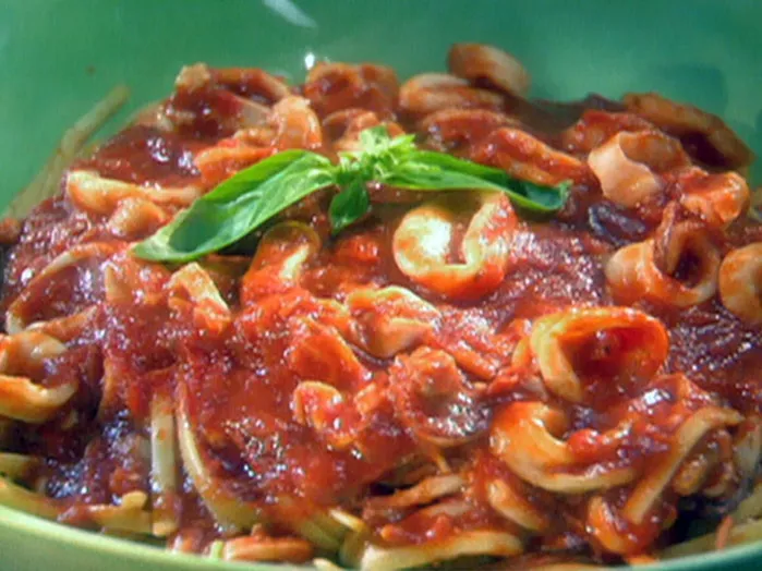 Pan-seared calamari with spicy marinara over linguine Recipe | Food Network UK