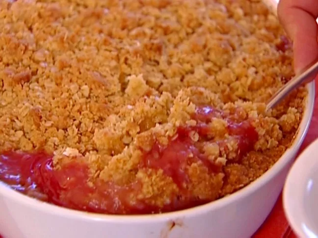 Peach and raspberry crumble Recipe | Food Network UK