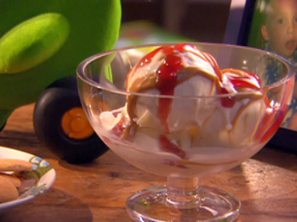 Peanut butter and jam swirled ice cream with vanilla wafers Recipe | Food Network UK