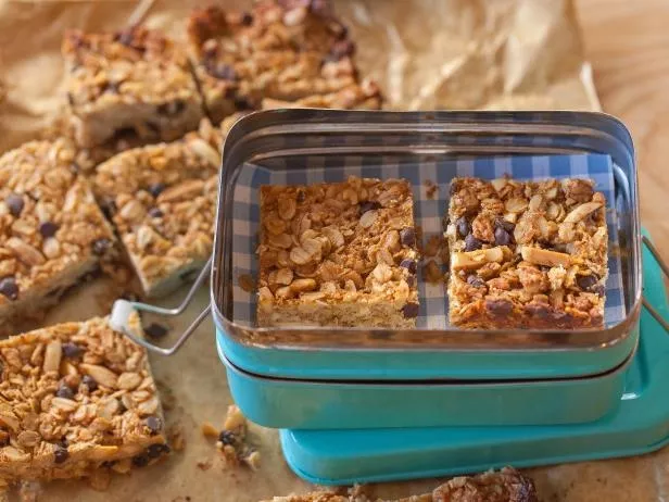 Peanut Butter Granola Bars Recipe | Food Network UK