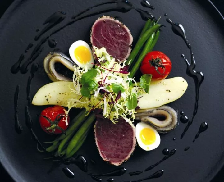 Peppered Tuna with Nicoise Salad Recipe | Food Network UK