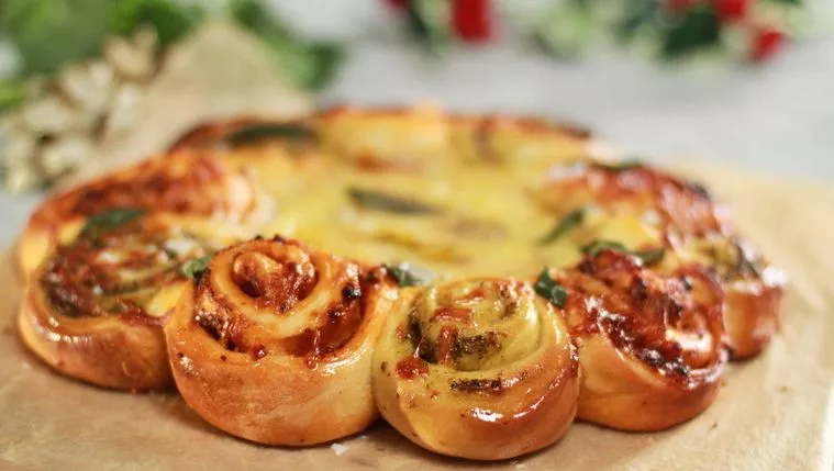Pesto and Sundried Tomato Camembert Wreath Recipe | Food Network UK