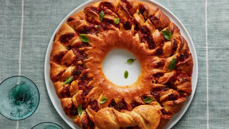 Pizza Wreath Recipe | Food Network UK