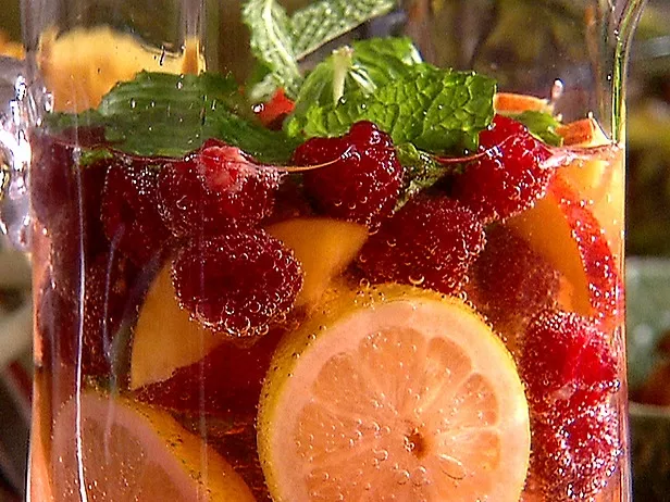Raspberry iced tea punch Recipe | Food Network UK