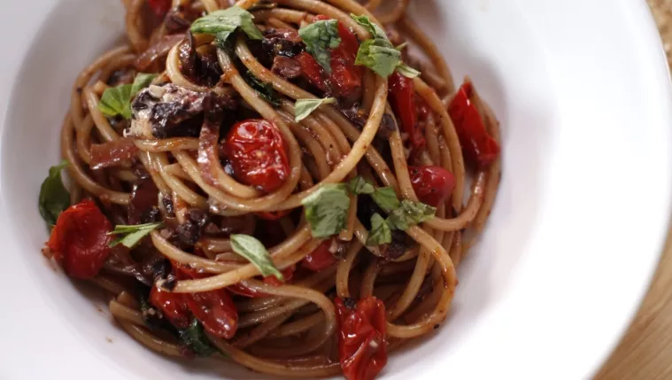Pasta Puttanesca Recipe | Food Network UK