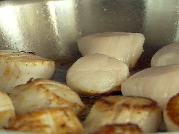 Seared scallops with bacon, tarragon and lemon Recipe | Food Network UK