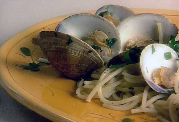 Spaghetti with clams Recipe | Food Network UK