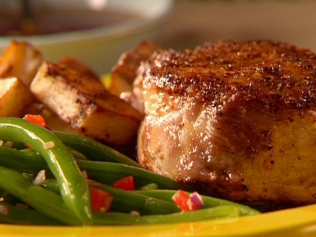 Spicy pork roast with rosemary potatoes Recipe | Food Network UK
