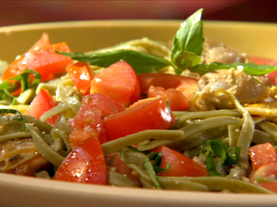 Spinach Fettuccine with Clam-Butter Sauce and Diced Tomatoes Recipe | Food Network UK