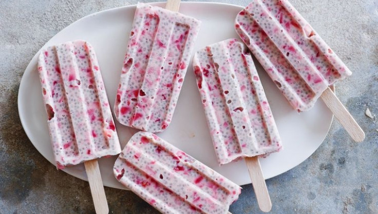 Healthy Strawberry Ice Lollies Recipe | Food Network UK