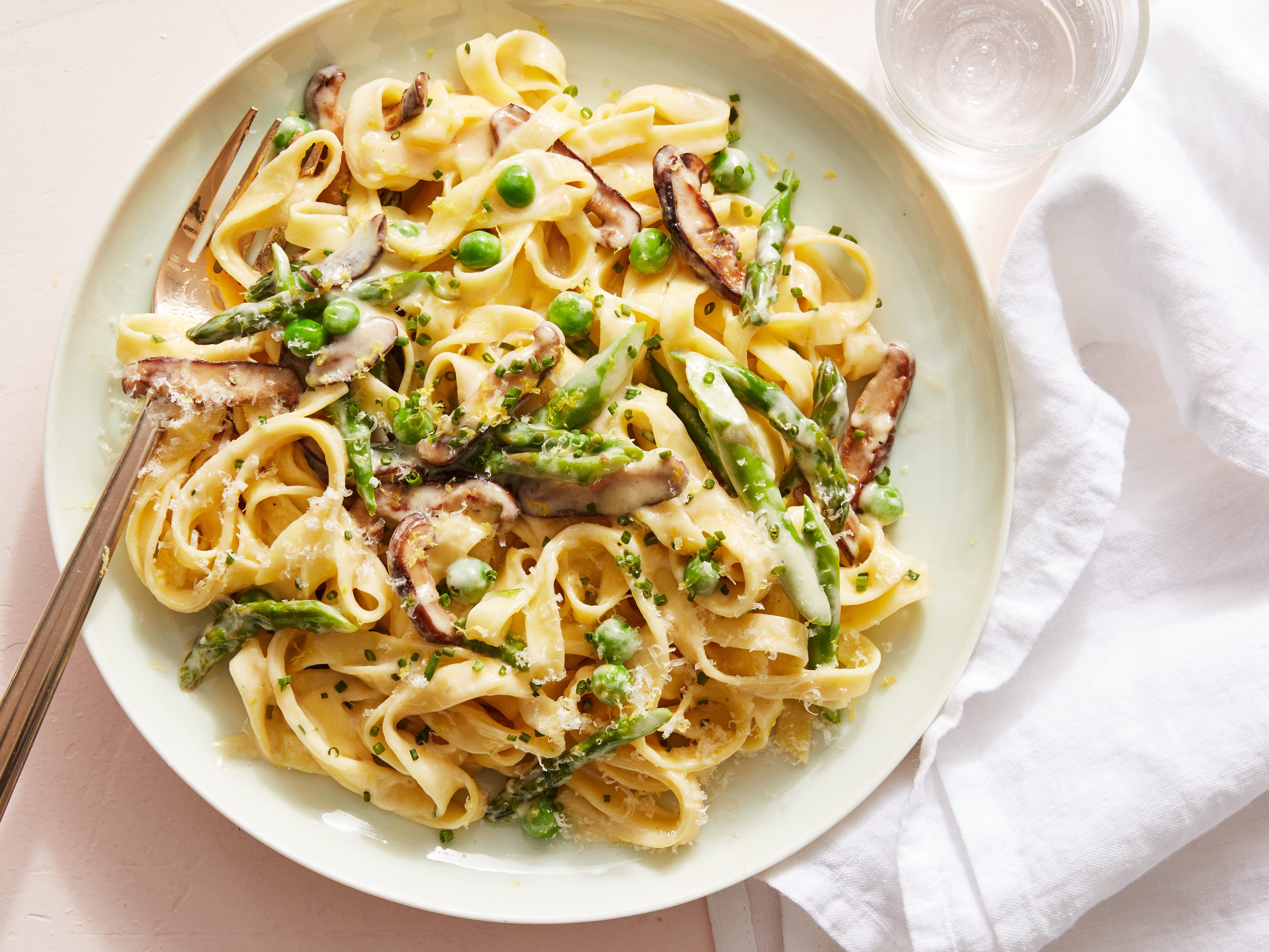 Spring Vegetable Fettuccine Alfredo Recipe | Food Network UK