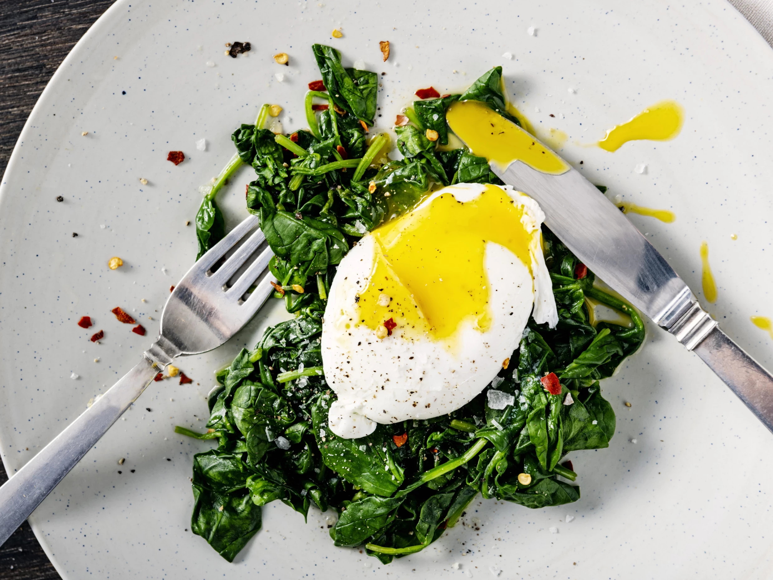 poached egg with spinach and bacon
