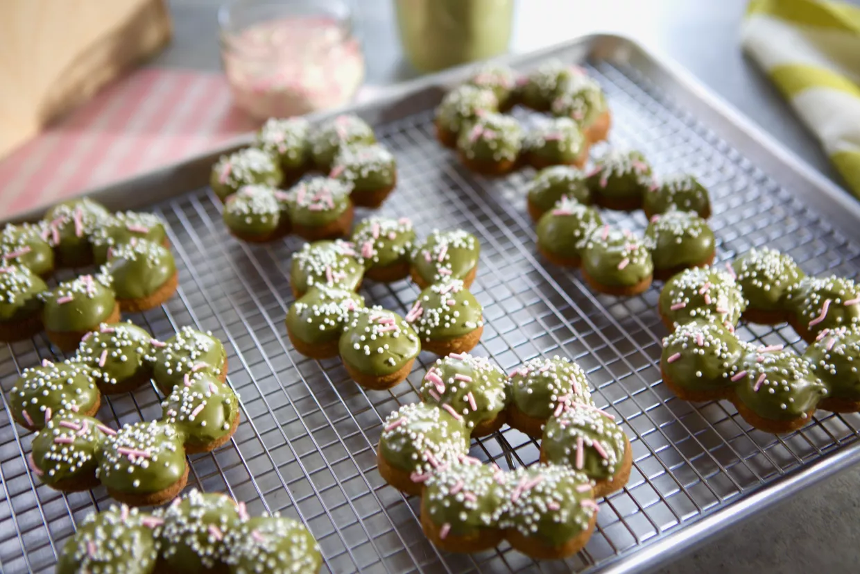 Matcha Mochi Doughnuts Recipe | Food Network UK
