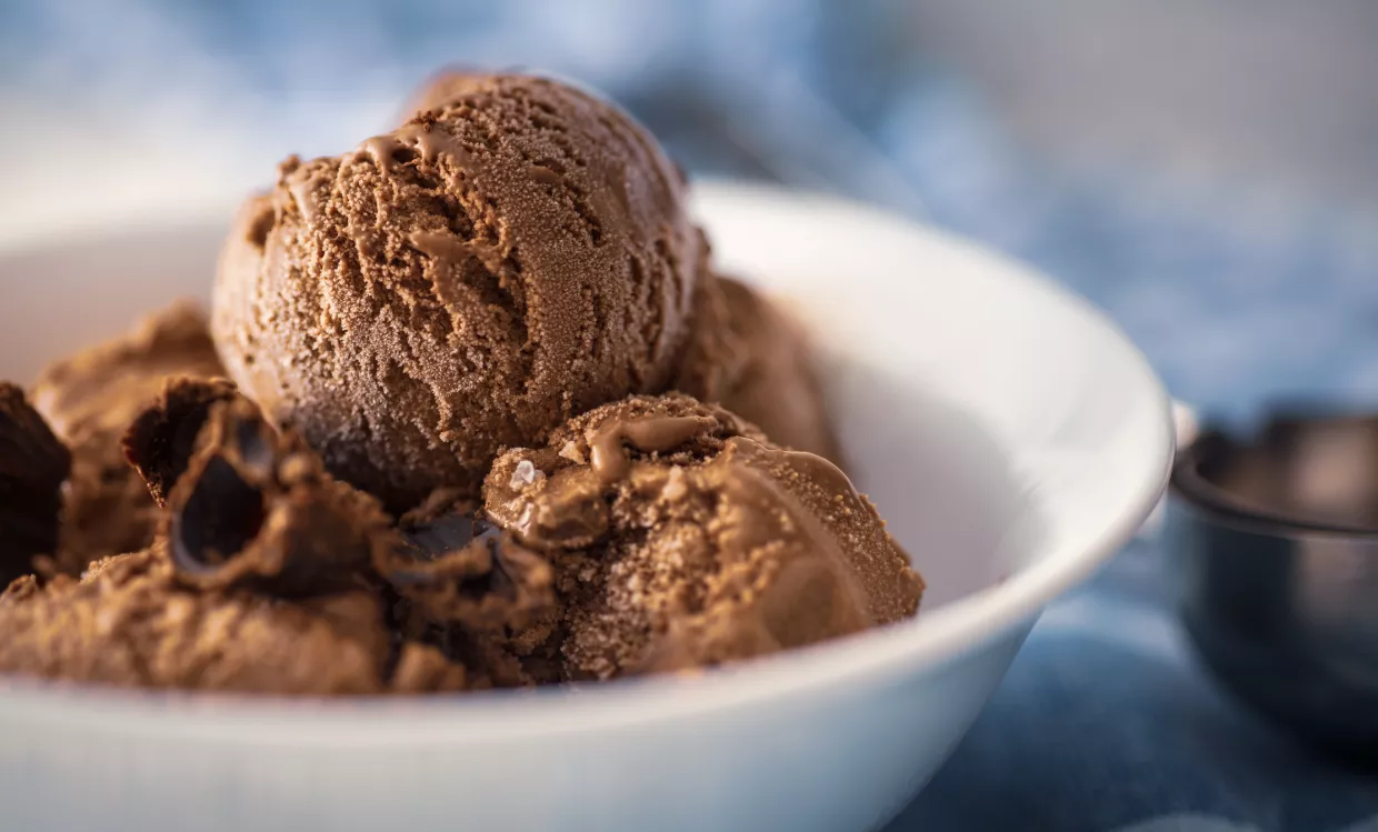 Chocolate Whiskey Ice Cream Recipe | Food Network UK